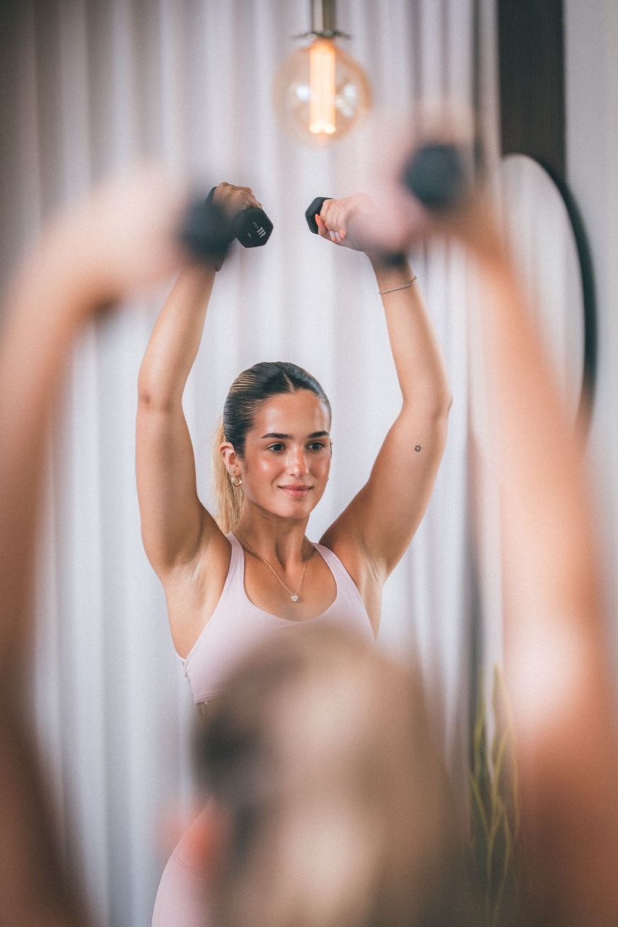 מאמנת בשיעור בר